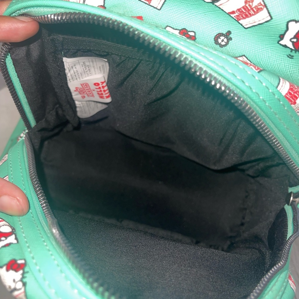 Hello Kitty mini backpack - Picture 2 of 3